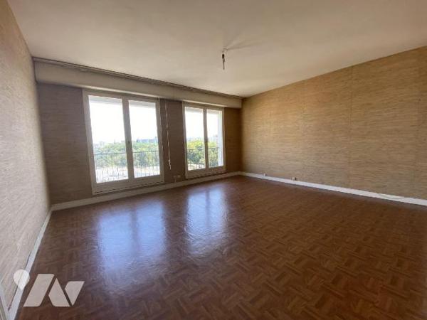 Secteur Bellevue - À proximité immédiate des facultés, découvrez cet appartement situé au 6 éta...