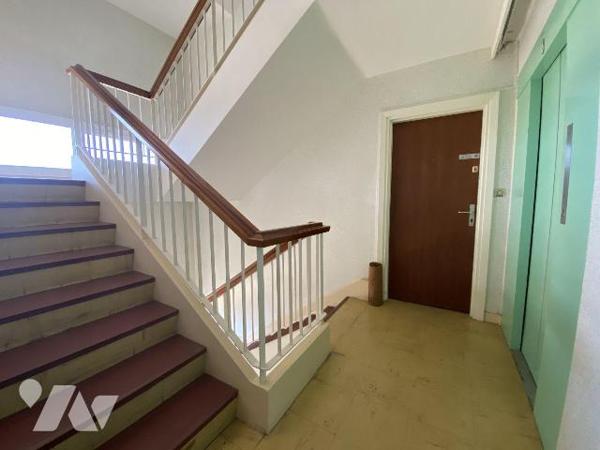 Secteur Bellevue - À proximité immédiate des facultés, découvrez cet appartement situé au 6 éta...