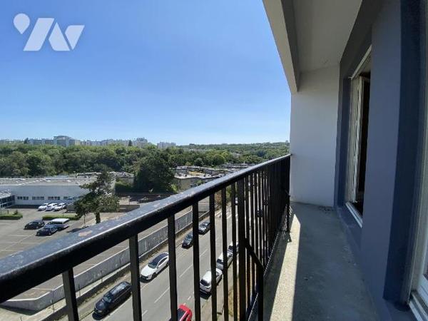 Secteur Bellevue - À proximité immédiate des facultés, découvrez cet appartement situé au 6 éta...