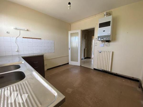 Secteur Bellevue - À proximité immédiate des facultés, découvrez cet appartement situé au 6 éta...