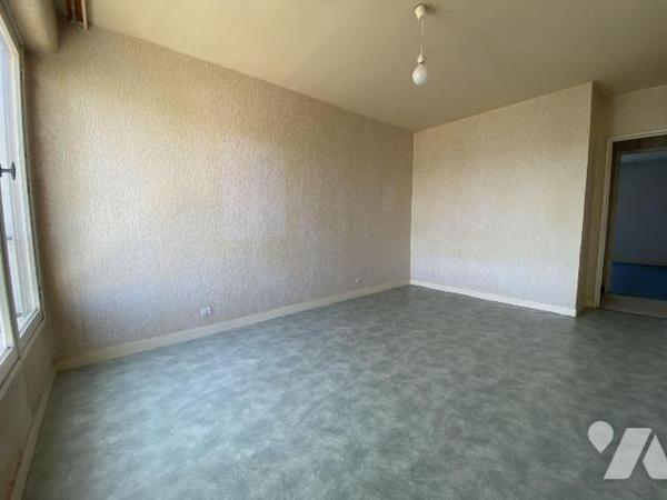 Secteur Bellevue - À proximité immédiate des facultés, découvrez cet appartement situé au 6 éta...