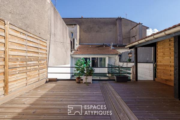 Loft et sa terrasse dans une ancienne menuiserie