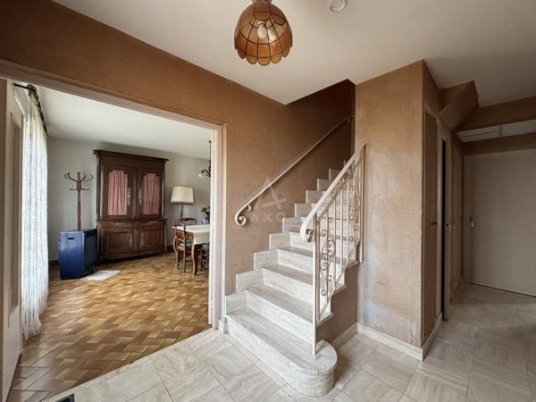 Maison 3 chambres avec jardin, garage et dépendances