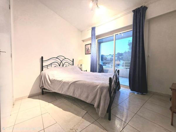 T2 FRONT DE MER  BORMES-LES-MIMOSAS A 223000 EUR DE 39 m2