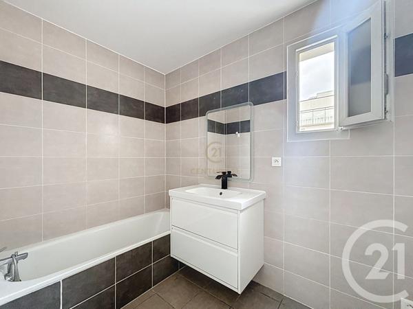 Appartement F3 à vendre  3 pièces - 70 m2 DECINES CHARPIEU - 69