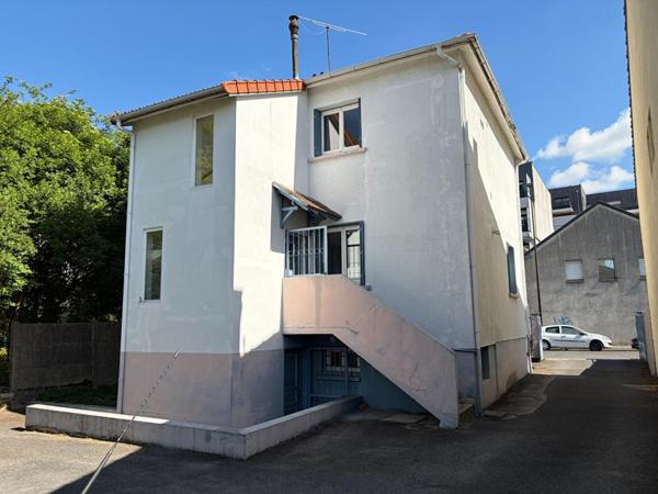 Maison  10 pièce(s) 207.41 m2