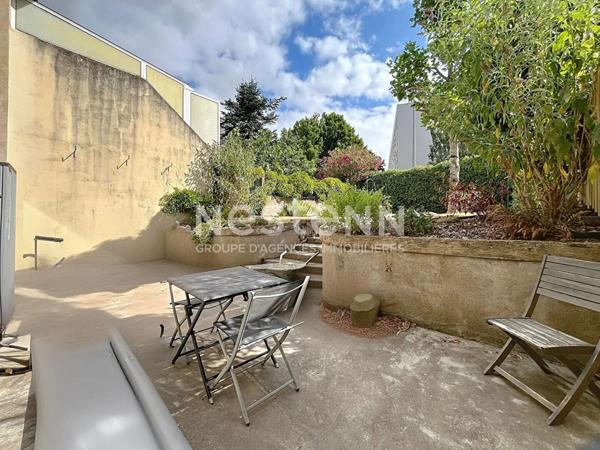 Maison de ville avec garage et jardin