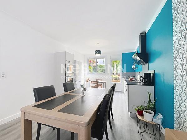 Maison de ville avec garage et jardin