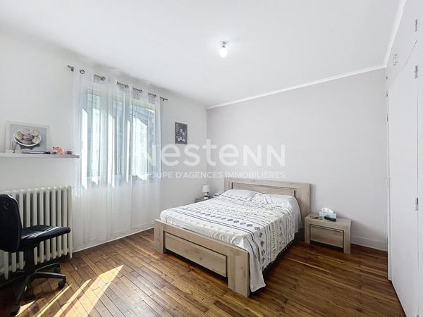 Maison de ville avec garage et jardin