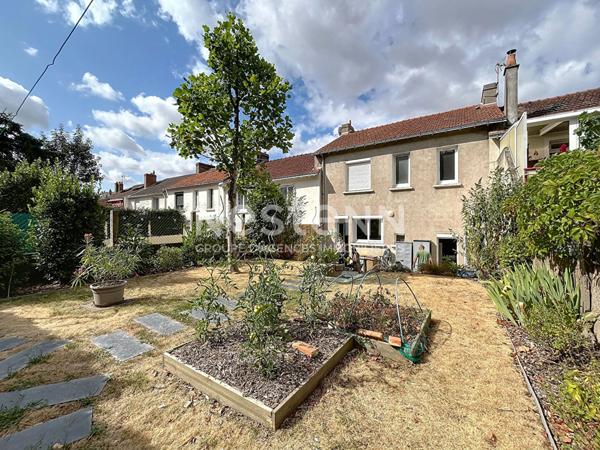 Maison de ville avec garage et jardin