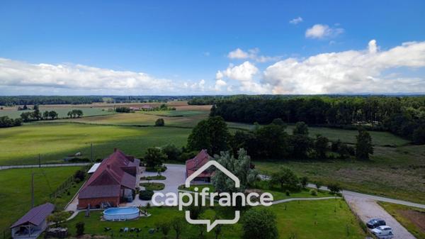 Dpt de SAONE ET LOIRE(71), à vendre MONTPONT EN BRESSE (71470) maison avec gîte et chambres d'hôtes P12 de 470 m² - Terrain de 4 374,00 m²