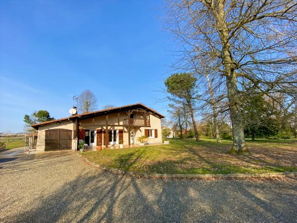 Dpt Landes (40), à vendre AIRE SUR L'ADOUR Maison landaise T5 de 130 m² habitables + 2 garages + terrasses et grande piscine sur 5209 m² de terrain, au calme
