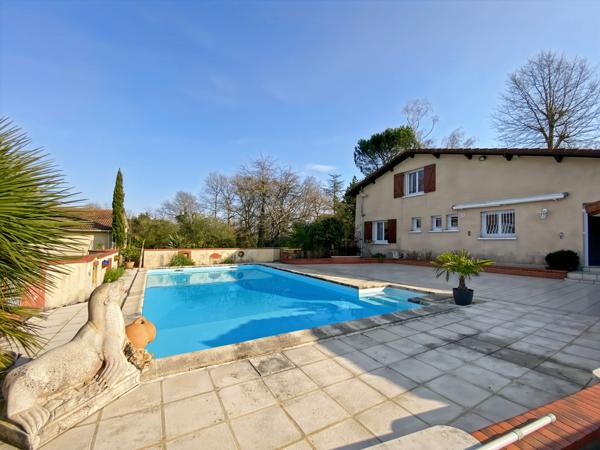 Dpt Landes (40), à vendre AIRE SUR L'ADOUR Maison landaise T5 de 130 m² habitables + 2 garages + terrasses et grande piscine sur 5209 m² de terrain, au calme
