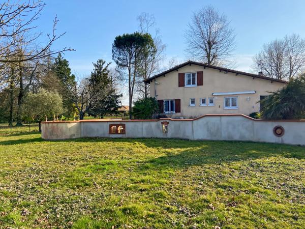 Dpt Landes (40), à vendre AIRE SUR L'ADOUR Maison landaise T5 de 130 m² habitables + 2 garages + terrasses et grande piscine sur 5209 m² de terrain, au calme