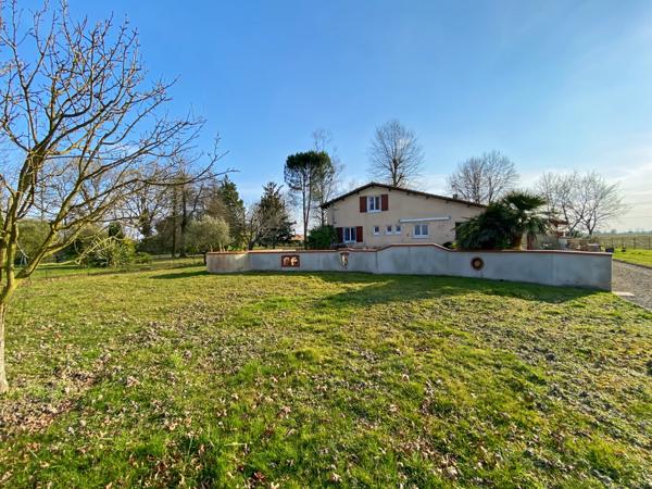 Dpt Landes (40), à vendre AIRE SUR L'ADOUR Maison landaise T5 de 130 m² habitables + 2 garages + terrasses et grande piscine sur 5209 m² de terrain, au calme