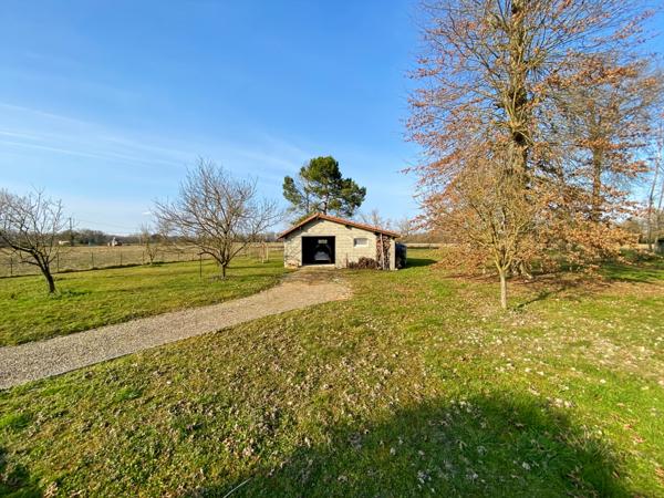 Dpt Landes (40), à vendre AIRE SUR L'ADOUR Maison landaise T5 de 130 m² habitables + 2 garages + terrasses et grande piscine sur 5209 m² de terrain, au calme
