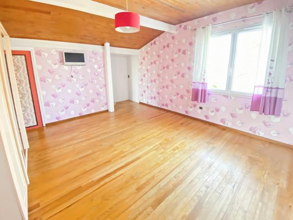 Dpt Landes (40), à vendre AIRE SUR L'ADOUR Maison landaise T5 de 130 m² habitables + 2 garages + terrasses et grande piscine sur 5209 m² de terrain, au calme