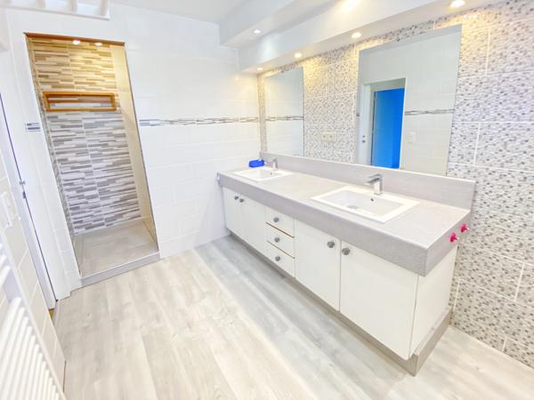 Dpt Landes (40), à vendre AIRE SUR L'ADOUR Maison landaise T5 de 130 m² habitables + 2 garages + terrasses et grande piscine sur 5209 m² de terrain, au calme