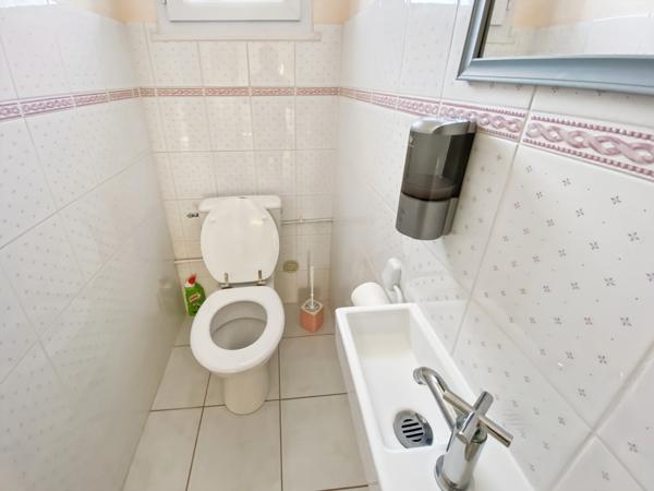 Dpt Landes (40), à vendre AIRE SUR L'ADOUR Maison landaise T5 de 130 m² habitables + 2 garages + terrasses et grande piscine sur 5209 m² de terrain, au calme