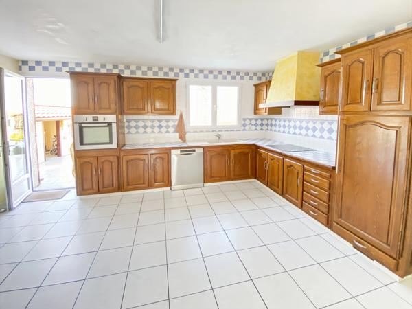 Dpt Landes (40), à vendre AIRE SUR L'ADOUR Maison landaise T5 de 130 m² habitables + 2 garages + terrasses et grande piscine sur 5209 m² de terrain, au calme