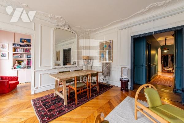 PIGALLE- APPARTEMENT FAMILIAL – TRAVERSANT -TERRASSE/JARDIN 34m2- 5 PIÈCES - IDÉALEMENT SITUÉ -140m2