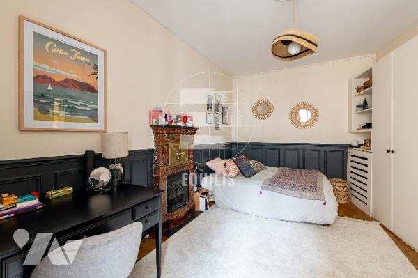 PIGALLE- APPARTEMENT FAMILIAL – TRAVERSANT -TERRASSE/JARDIN 34m2- 5 PIÈCES - IDÉALEMENT SITUÉ -140m2