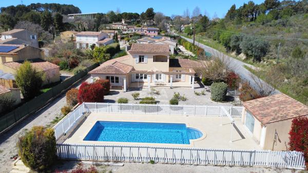 A VENDRE 84120 PERTUIS MAISON TYPE 6 PIECES D'ENVIRON 146M² AVEC DOUBLE GARAGE, PISCINE, POOL HOUSE ET JARDIN
