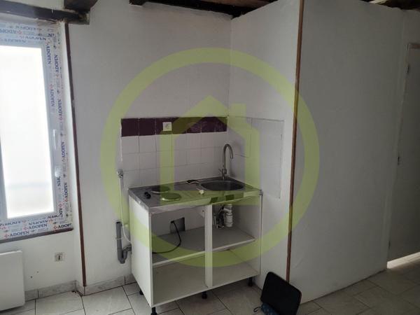 Studio cabine à MELUN (77000)