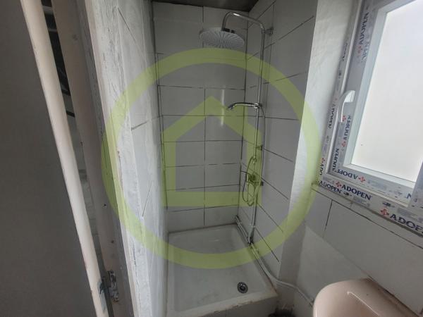 Studio cabine à MELUN (77000)