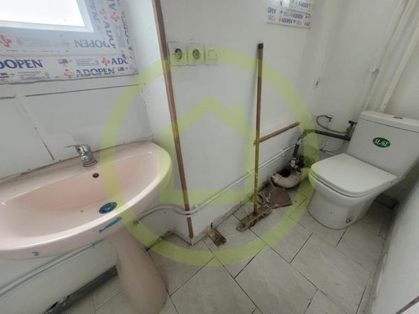 Studio cabine à MELUN (77000)