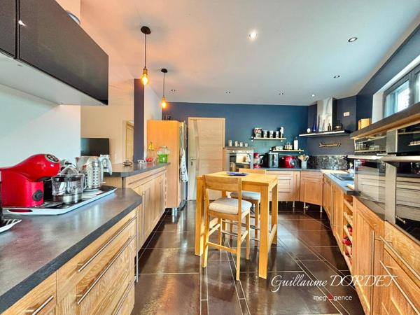 Maison à ROUXMESNIL-BOUTEILLES, 76370 - 5 pièces 220m²