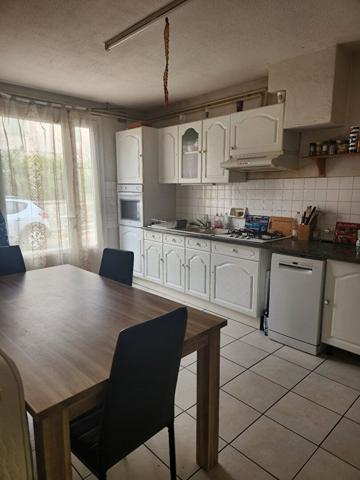 Charroux - Belle maison en ville avec trois chambres garage et cour -location ou maison de vacances Charroux
