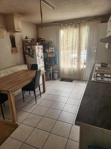Charroux - Belle maison en ville avec trois chambres garage et cour -location ou maison de vacances Charroux