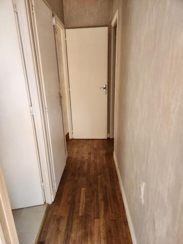 Charroux - Belle maison en ville avec trois chambres garage et cour -location ou maison de vacances Charroux