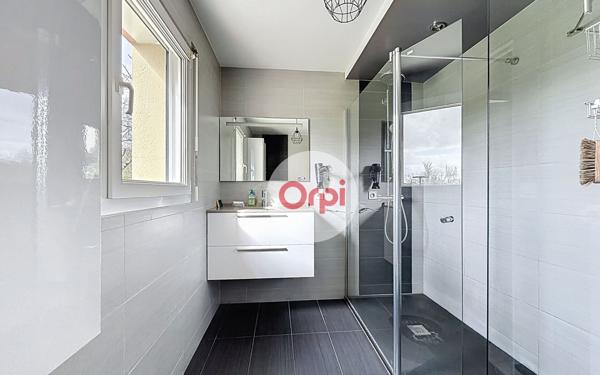 Maison à vendre    5 pièces •  Theix