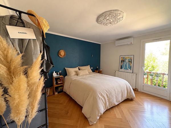 Maison de ville 6 pièces entièrement rénovée de 157m2 + T3 indépendant loué sur 3211m2 de terrain à AIRE SUR L'ADOUR (40)
