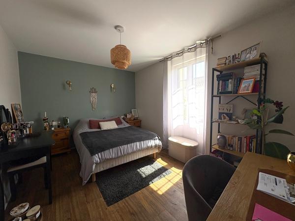 Maison de ville 6 pièces entièrement rénovée de 157m2 + T3 indépendant loué sur 3211m2 de terrain à AIRE SUR L'ADOUR (40)