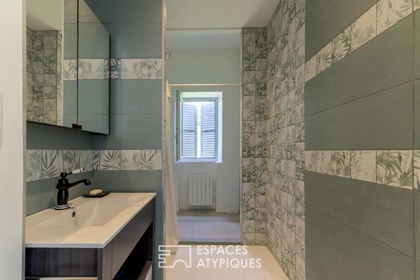Grand appartement rénové dans un ancien moulinage avec jardin et parking – au centre ville