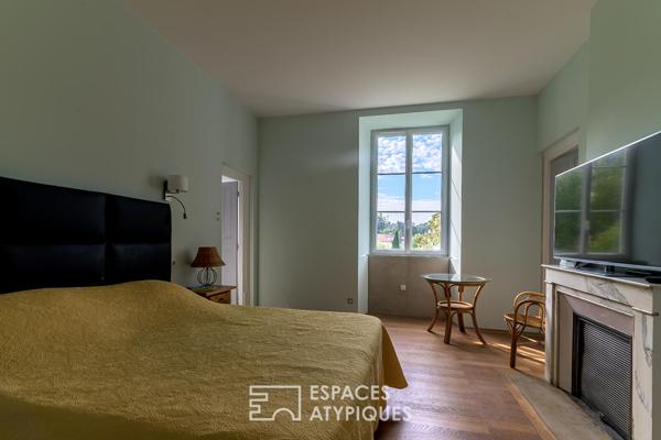 Grand appartement rénové dans un ancien moulinage avec jardin et parking – au centre ville