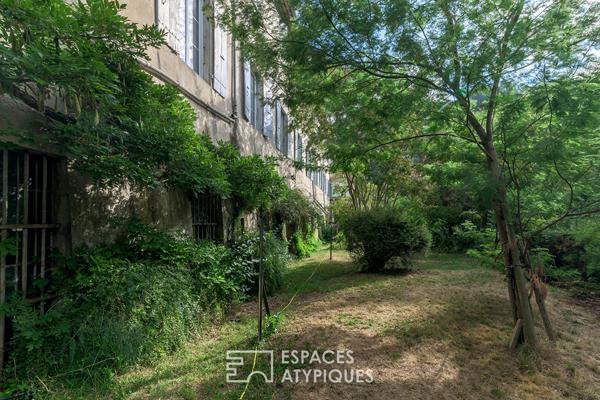 Grand appartement rénové dans un ancien moulinage avec jardin et parking – au centre ville