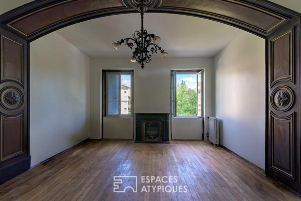 Grand appartement rénové dans un ancien moulinage avec jardin et parking – au centre ville