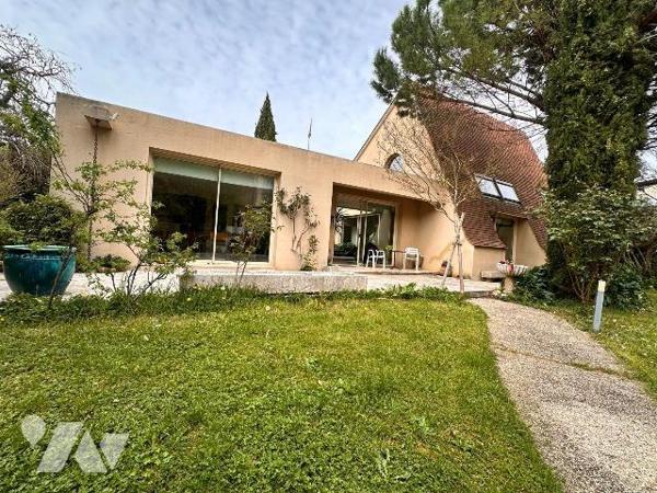 Maison à vendre à Saint-Julien-du-Sault (89330) en Yonne (89)

Cette maison d'architecte situ...