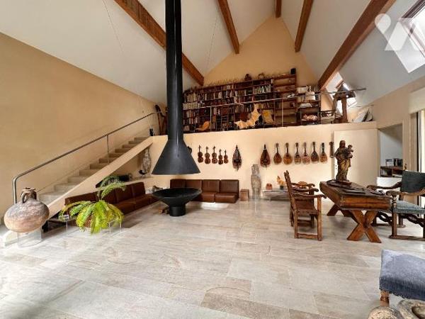 Maison à vendre à Saint-Julien-du-Sault (89330) en Yonne (89)

Cette maison d'architecte situ...