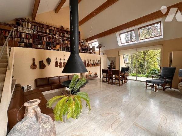 Maison à vendre à Saint-Julien-du-Sault (89330) en Yonne (89)

Cette maison d'architecte situ...