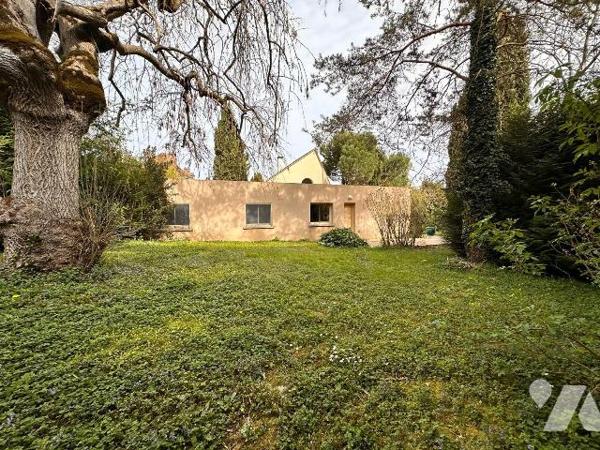 Maison à vendre à Saint-Julien-du-Sault (89330) en Yonne (89)

Cette maison d'architecte situ...