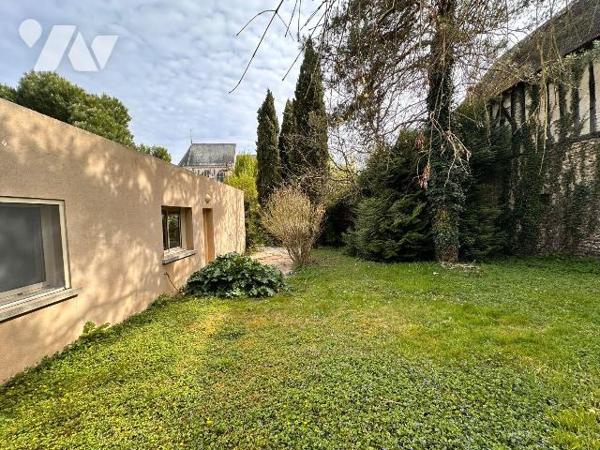 Maison à vendre à Saint-Julien-du-Sault (89330) en Yonne (89)

Cette maison d'architecte situ...