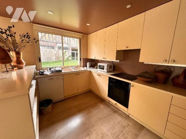 Maison à vendre à Saint-Julien-du-Sault (89330) en Yonne (89)

Cette maison d'architecte situ...