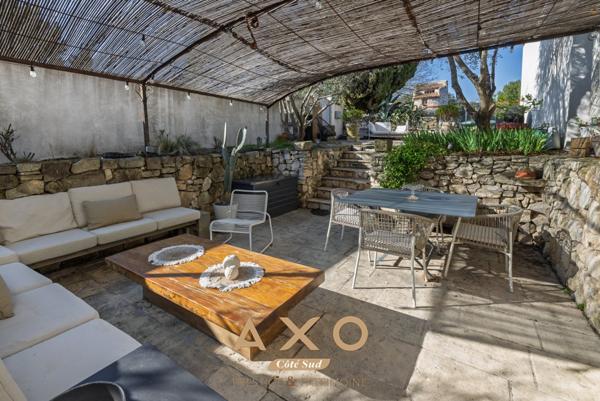 EGUILLES - BASTIDE XIX EME- 250M² - PARC 7 500M² - PISCINE - VUE SAINTE VICTOIRE ET VILLAGE D'EGUILLES -  1 390 000€