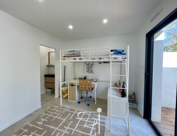 Villa
                                                                                                                                                                                                                                                                                                                        4 pièce(s)                                                                                                                                                                                                          3 chambre(s)                                                                                                                                                                                                          100  m²