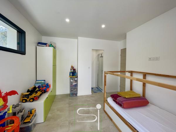 Villa
                                                                                                                                                                                                                                                                                                                        4 pièce(s)                                                                                                                                                                                                          3 chambre(s)                                                                                                                                                                                                          100  m²